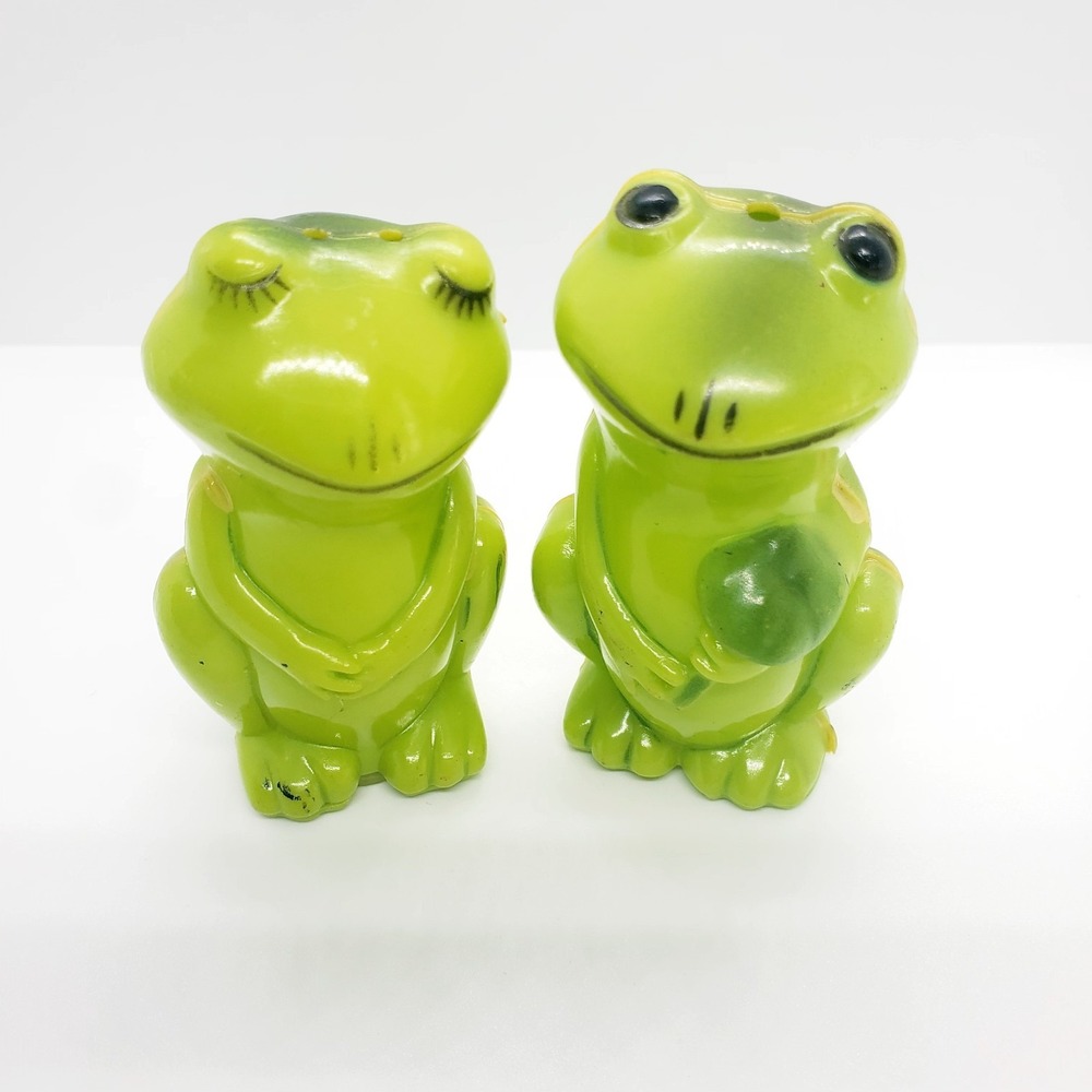 Vintage Anthropomorphic Plastic Green Frogs Salt and Pepper Shakers Hong Kong